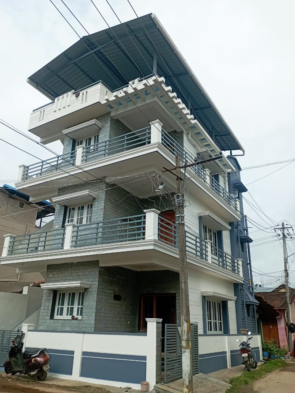 Kote, Chikkamagaluru - Total area of the house: 33.5 ft x 21.5 ft = 720 sq ft