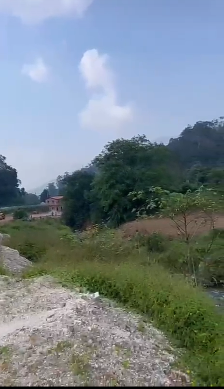 🆔 *Property ID – 5125*  🏞️🌿 *1.42 Acre Highway-Touch Property for Sale – Near Madikeri* (Mangalore Highway